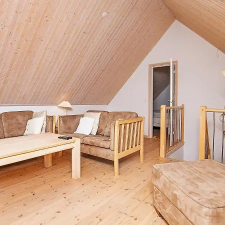 6 Person In L S Holiday home *