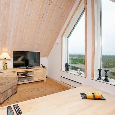 6 Person In L S Holiday home